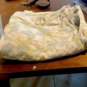 Amry pants stretchy good pockets